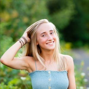 Meet your Posher, Claudia